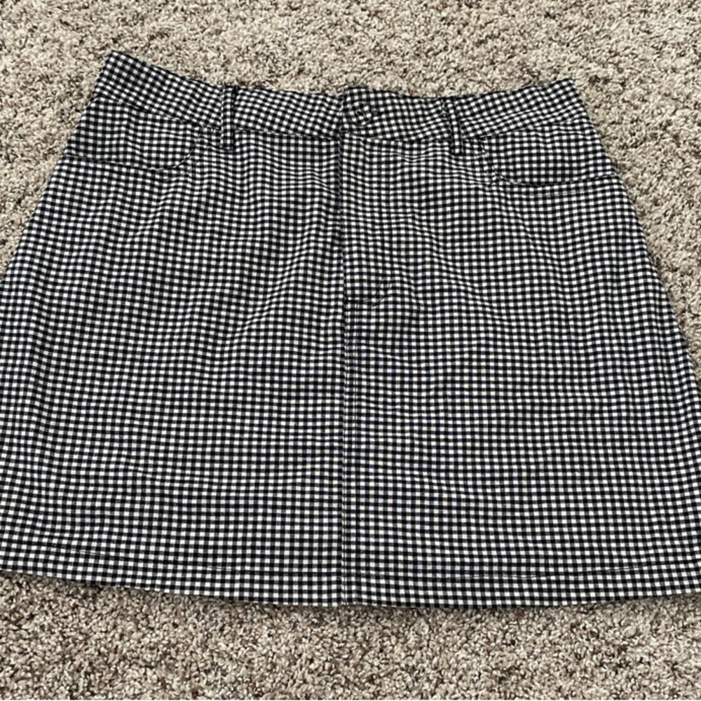 Forever 21 gingham size medium 15” waist and length with pockets mini skirt